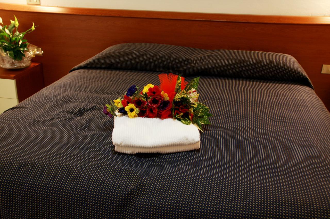 Hotel Excelsior Fano Kamer foto