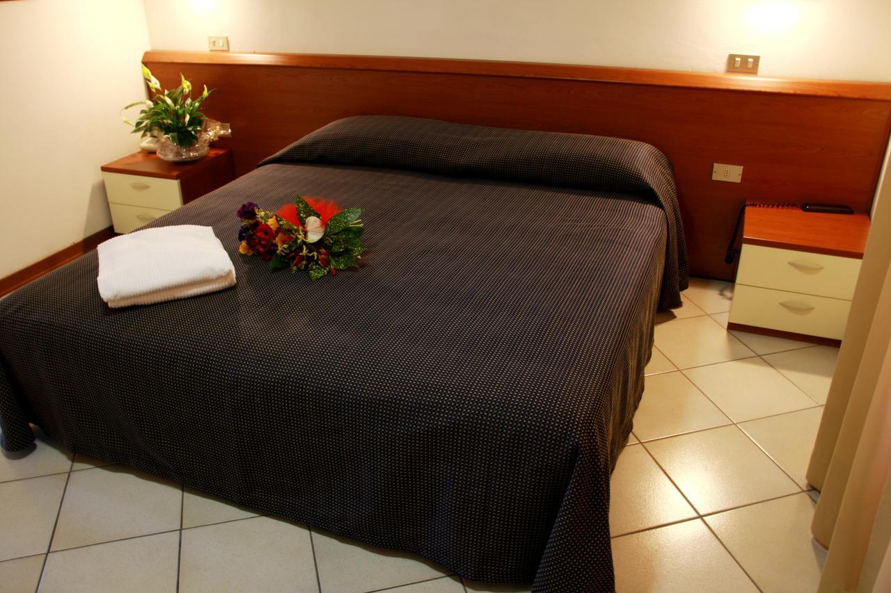 Hotel Excelsior Fano Buitenkant foto