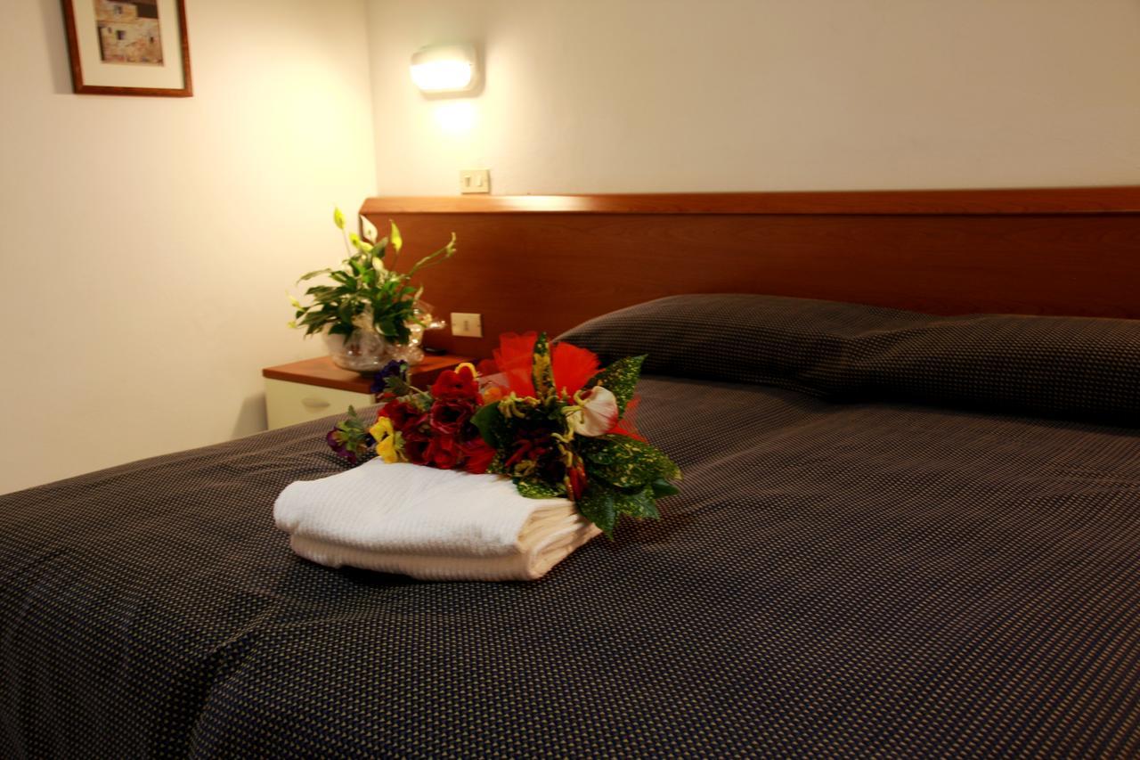 Hotel Excelsior Fano Buitenkant foto